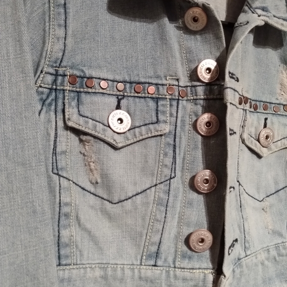 Cropped Denim Jacket - Picture 3 of 7